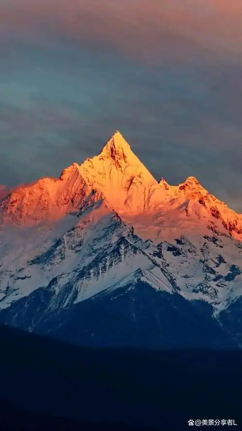 南迦巴瓦峰,曾在《中国国家地理》中被评为中国最美十大山峰第一名