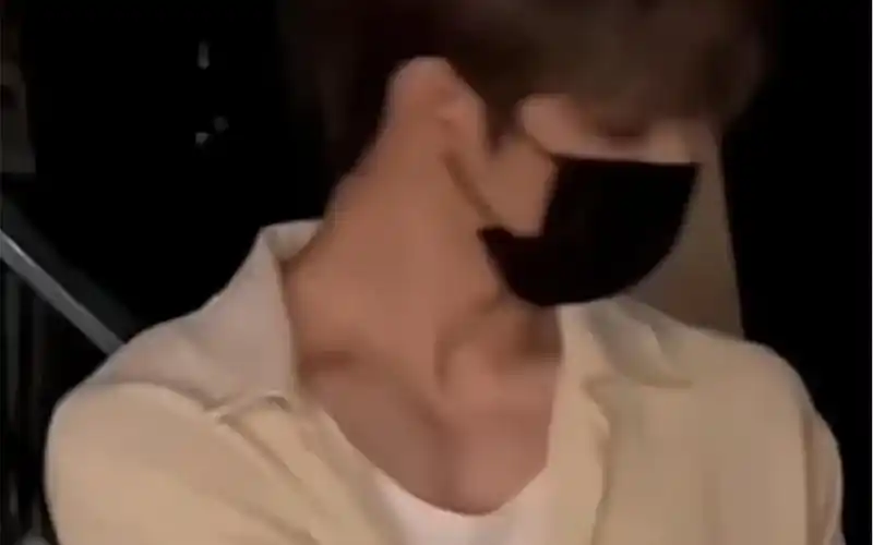 【刘耀文】卧槽!啊啊啊啊这胸肌这锁骨