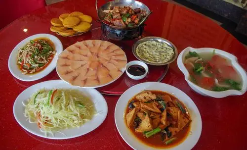 【怡香露饭店】4-5人云南炒菜,包间免费,提供免费wifi