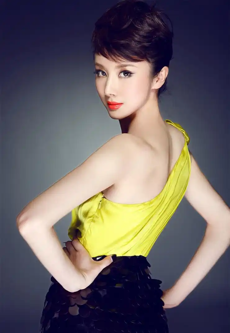 孙菲菲复古时尚大片