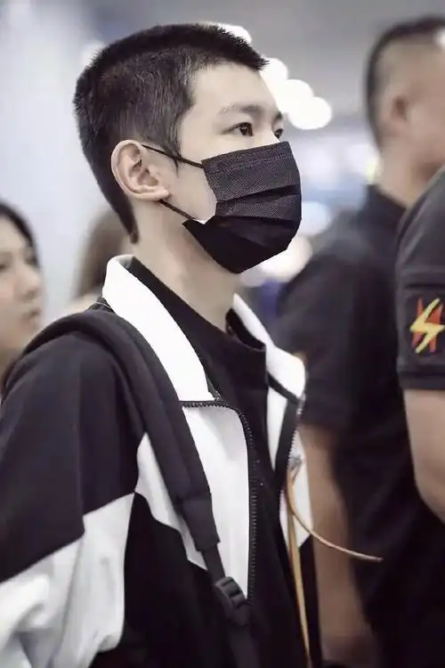 男神们扎堆剪寸头杨洋帅气张艺兴合适最让人意外的却是他