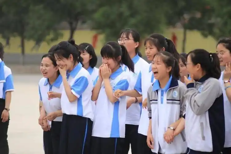 美原中学第二届趣味运动会"展示青春风采,共享运动激情"