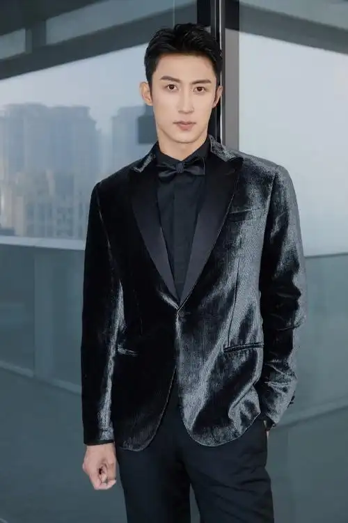 黄景瑜出席丝绸之路电影节状态#今日@johnny黄景瑜西装造型亮相丝路