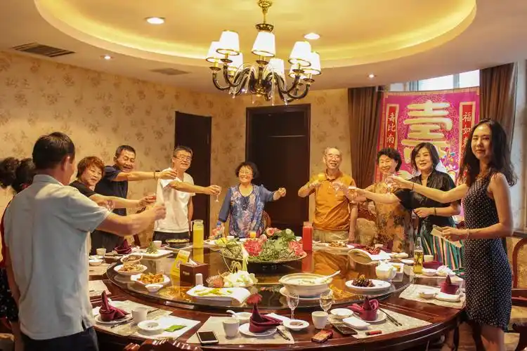 庆玉璞80岁寿辰宴会 写美篇雯雯朗读大姐戈乃华弟弟戈拱嗣对玉璞生日