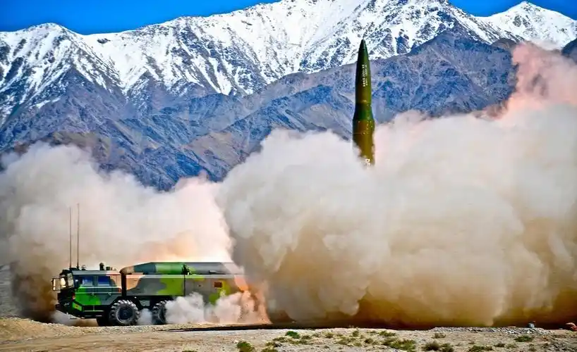 早期曝光东风-16导弹发射画面