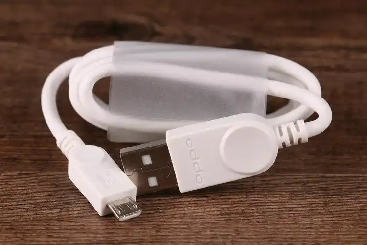 oppo r9充电器多大功率?数据线是定制的吗?