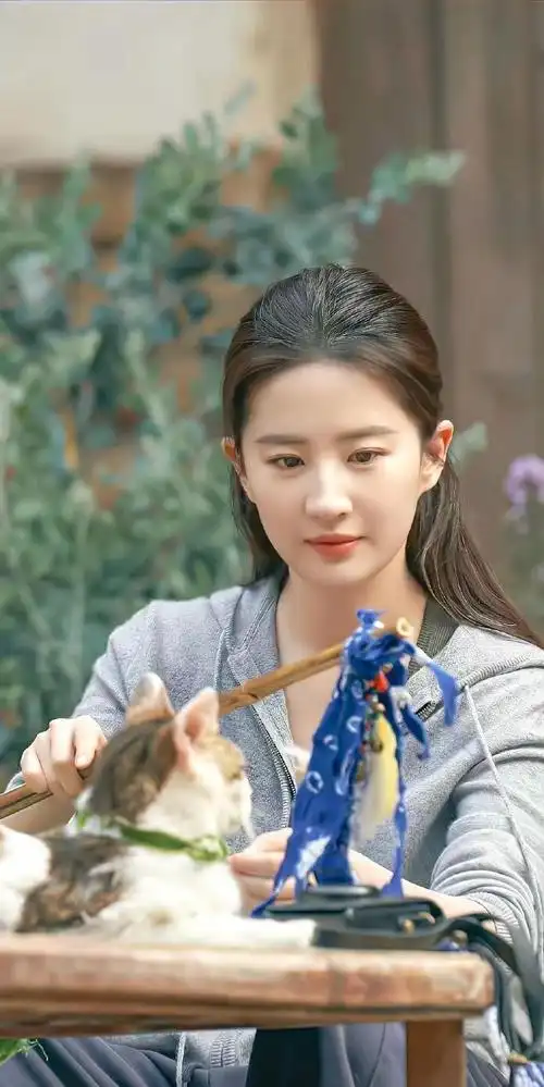 原创神仙姐姐刘亦菲的大腿撕破多少女明星的虚伪的面具