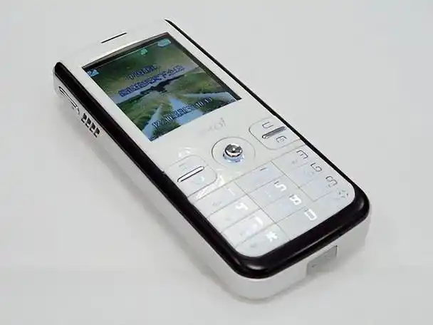 系列手机,那我们今天当然是继续掰扯那段时间的夏新手机——夏新m636