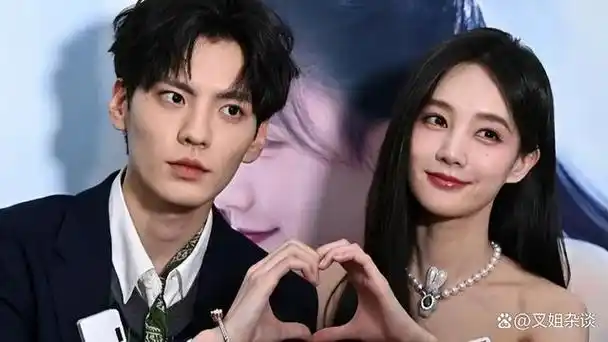 近日,有网友发现毕雯珺和李一桐的动态中出现了不少相似之处,不仅有