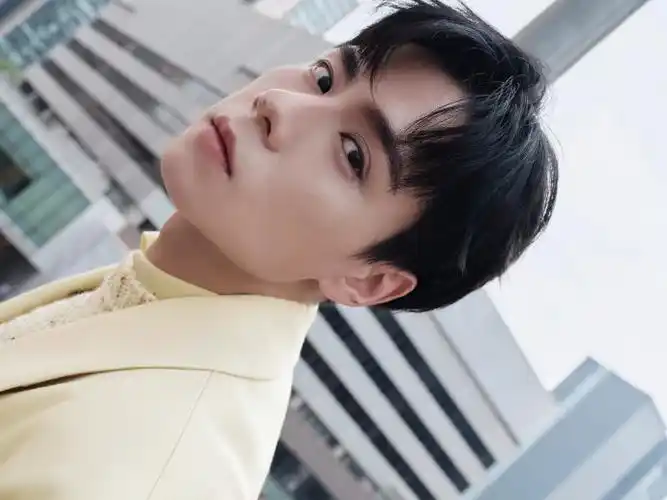 胡一天超话|#一天三两事#之#定格这一天#时尚day@胡一天啊秀场look,洋