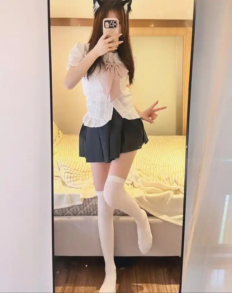 学生妹套装,jk配白丝袜