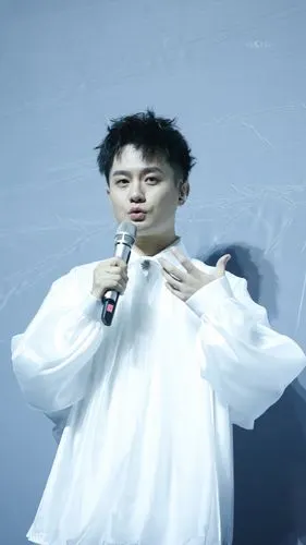 赵越nemo[超话]# 你是雾是梦是写在糖纸. 来自绕月飞行丨赵越 - 尾