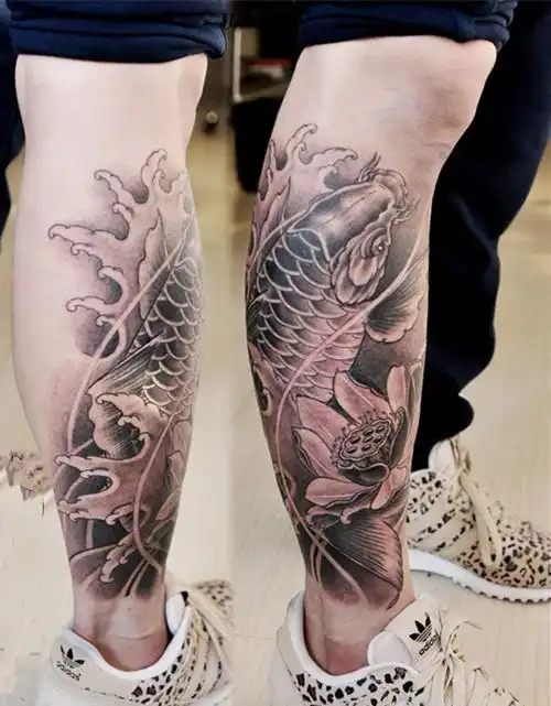 栩栩如生的鲤鱼包小腿纹身图案