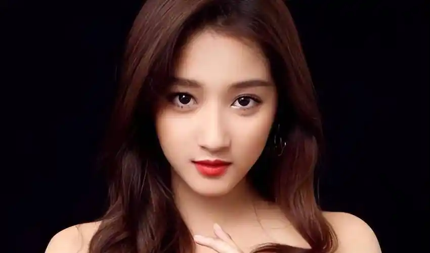 原创看完关晓彤的3次逆袭才知道她的走红并非子承父业那么简单