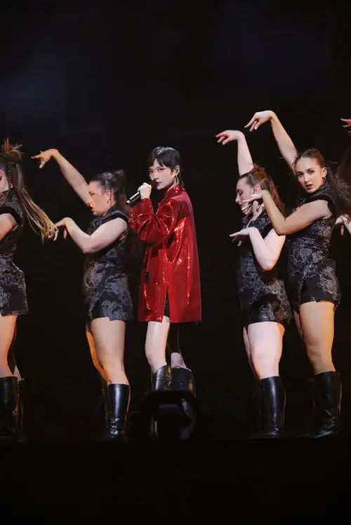 李宇春演唱会直播##李宇春广州演唱会造型##2024李宇春周末愉快演唱