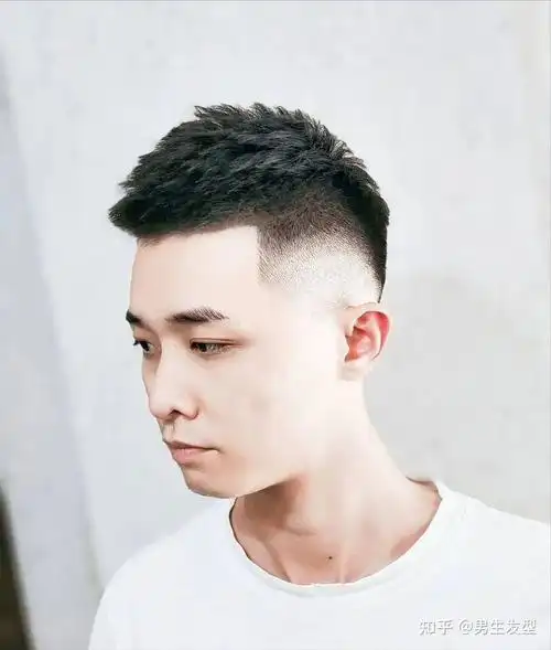 男生除了剪寸头发型还可以留这3款短发很干净帅气