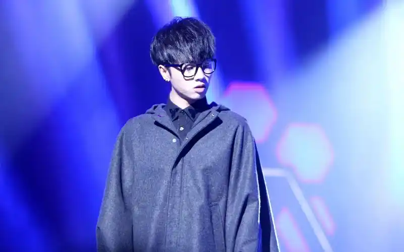 华晨宇壁纸图片