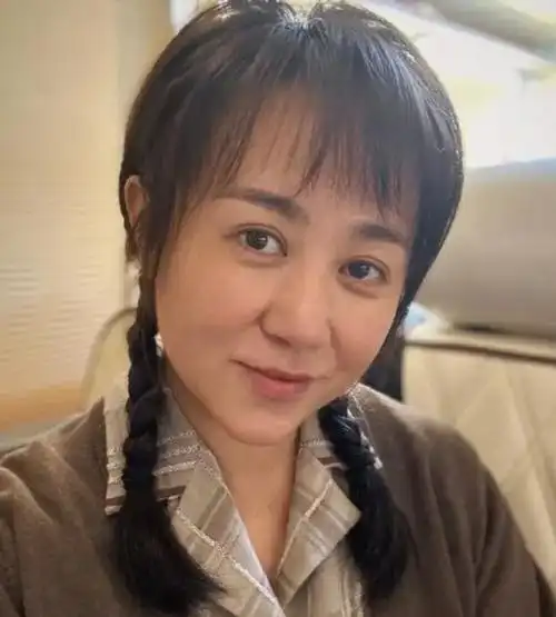 她的相貌一般,但却是中国影史票房最高女演员,嫁给小11岁圈外人