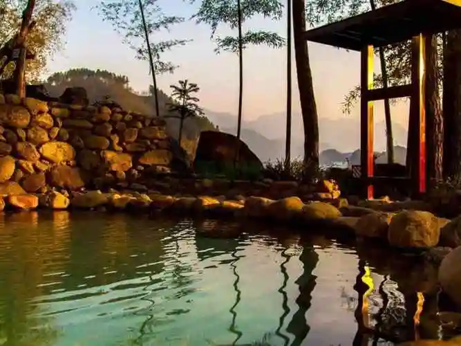 夏季泡富硒养生温泉仅88元,还送38元游泳券!