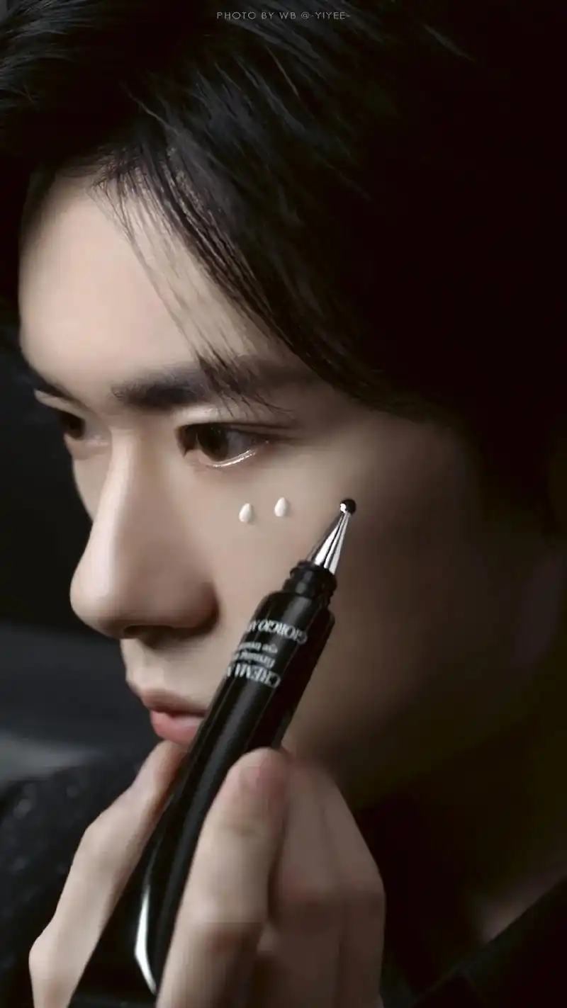 妥妥的猫科系列千玺,这眼睛和睫毛真的好像猫#易烊千玺 #易烊 - 抖音