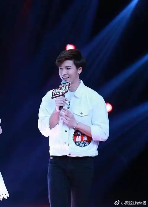 张庭30岁继子颜值真高!长得帅气又高大,独自闯荡娱乐圈不靠爸