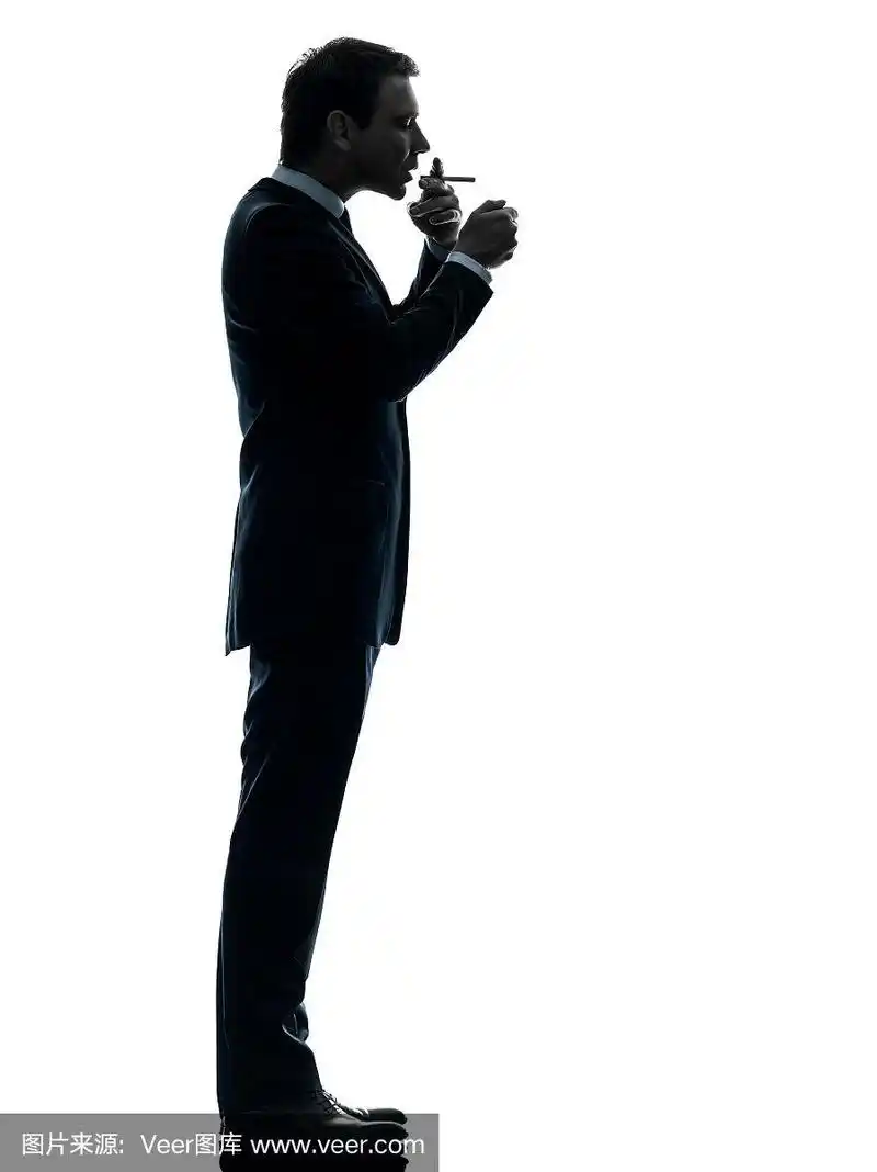 吸烟的男子剪影