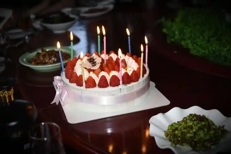 老杜同学的生日宴会 十八位同学欢聚一堂