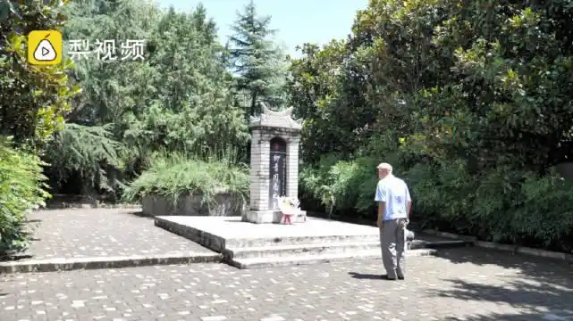 76岁老人义务守护柳青墓43年创业史才才原型柳青曾骑车载他看病