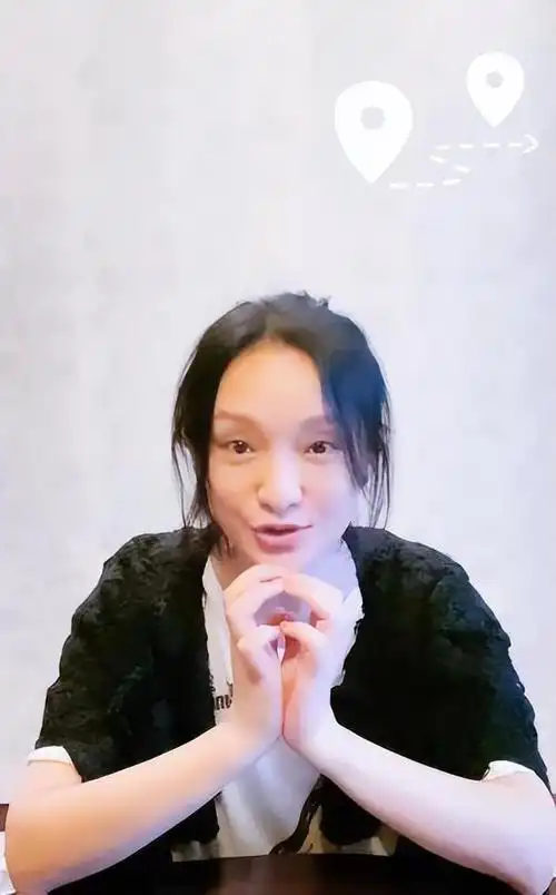 周迅48岁断崖式衰老,脸坑坑洼洼不平,随便一个素人都比她漂亮!