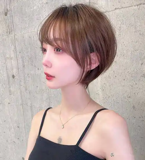 最具人气的女士短发:蓬松瘦脸,层次感满满,剪完显小10岁_头发_发型