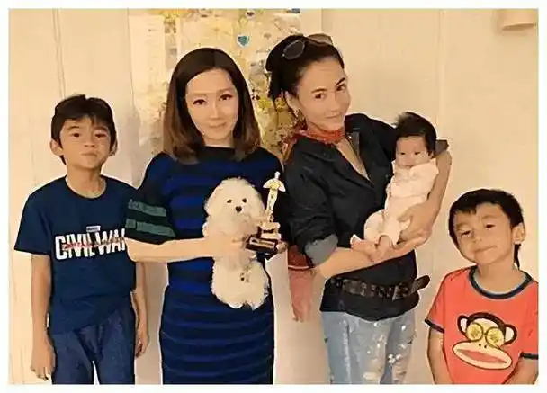 43岁张柏芝坦言愿意多生几个,国外养第四胎,身体允许._故事_生活_生命