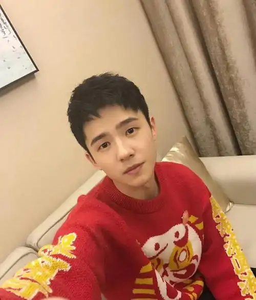 刘昊然生活照怎么可以这么迷人