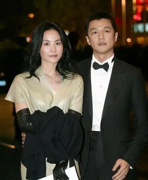 王菲比张柏芝大10岁其中有个小细节暴露她不愧是谢霆锋的真爱