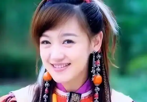 薛佳凝:分手15年后胡歌娶妻生子,她却选择出家,背后心酸无人知_感情