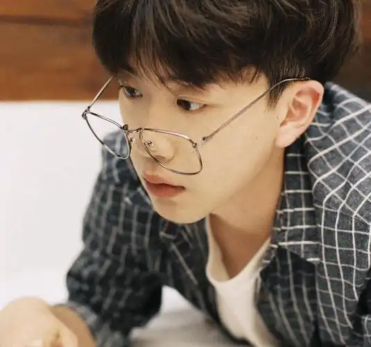 用好看的小哥哥照片作头像的一般都是什么样的男生呀