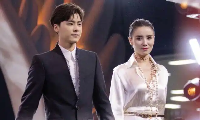 李易峰"假摔"惹笑宋佳,王一博粉丝现场尖叫,嘉宾一脸懵逼|小宋佳|宋茜