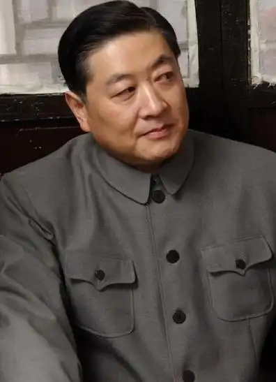 刘斌是国内的演员兼导演,结过三次婚,但每段婚姻都离奇收场,让人对他