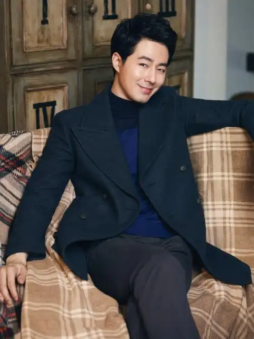 温和儒雅又痞帅痞帅的帅大叔 赵寅成