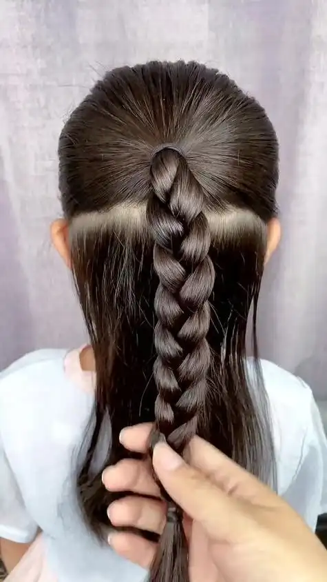 1,小学生如何扎头发显得大方?