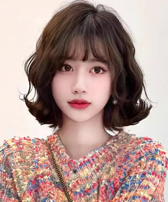 短发女人,要烫就烫这3种发型,才不显老,反而洋气减龄