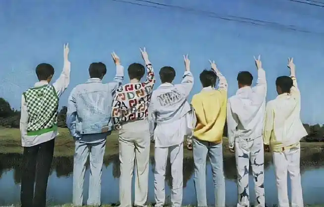 时代少年团#时代少年团背影比耶合集96709915    四年时间.