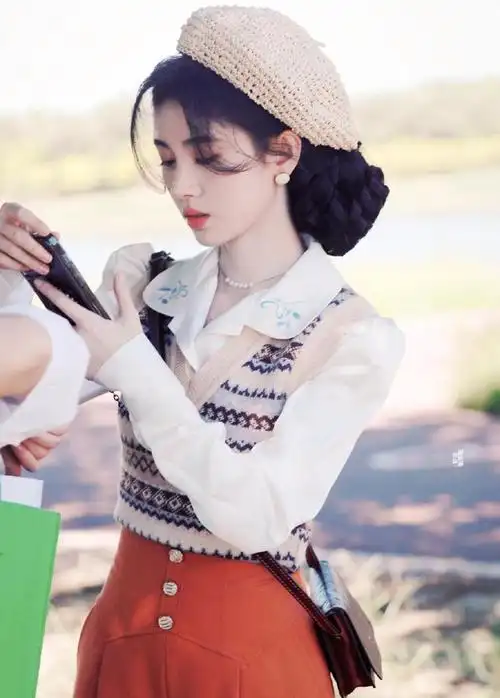 鞠婧祎民国千金造型,洋气新派的发型,精致的小脸,又贵气又可爱