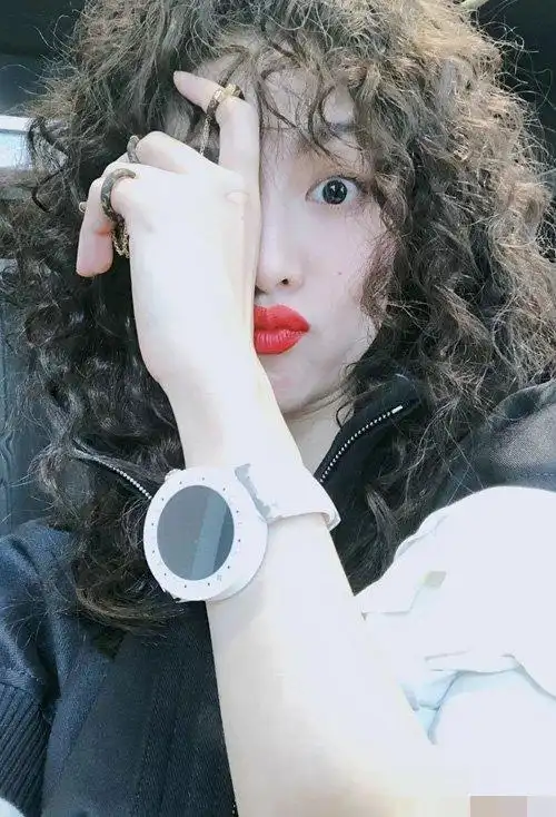 麦穗烫发适合于哪些脸型 新潮卷发甩出女神风范 - 卷发发型 - 发型社