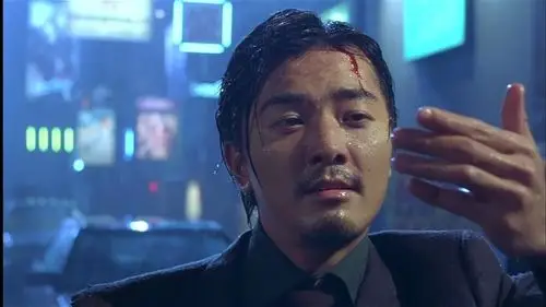 看看郑伊健大叔的小胡子造型