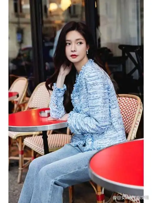 被沈梦辰最新街拍惊艳了!小香风 牛仔裤,精致又时髦