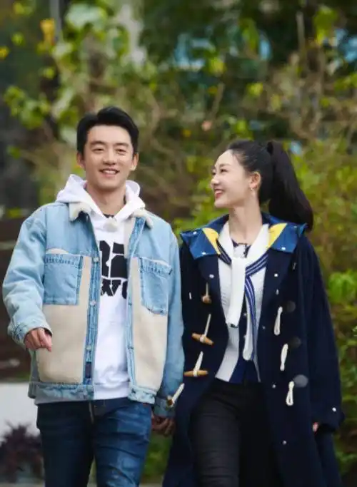 看到郑恺是如何对待苗苗家人后才知道为什么苗苗愿意退圈生孩子