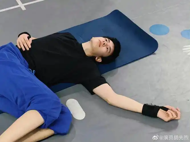 厕所男神胡先煦小胡同志看来咱这辈子和厕所有不解之缘