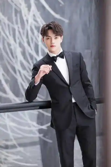 许凯从模特到影视巨星他用演技与颜值征服观众的心