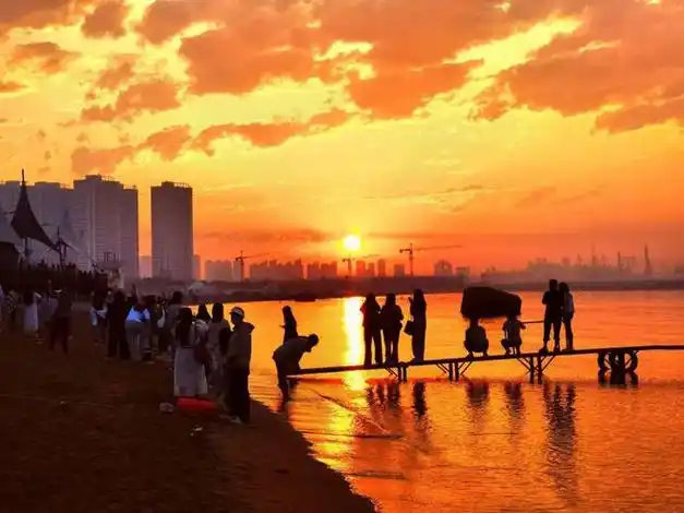 放假了,到秦皇岛看「橘子海」!日出时间表