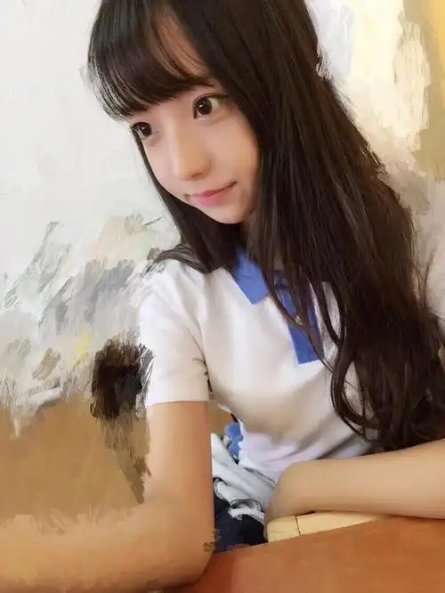 18岁深圳校花晒出写真 皮肤白皙如牛奶(图)